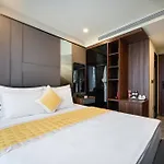 The Moon 2 Hotel
