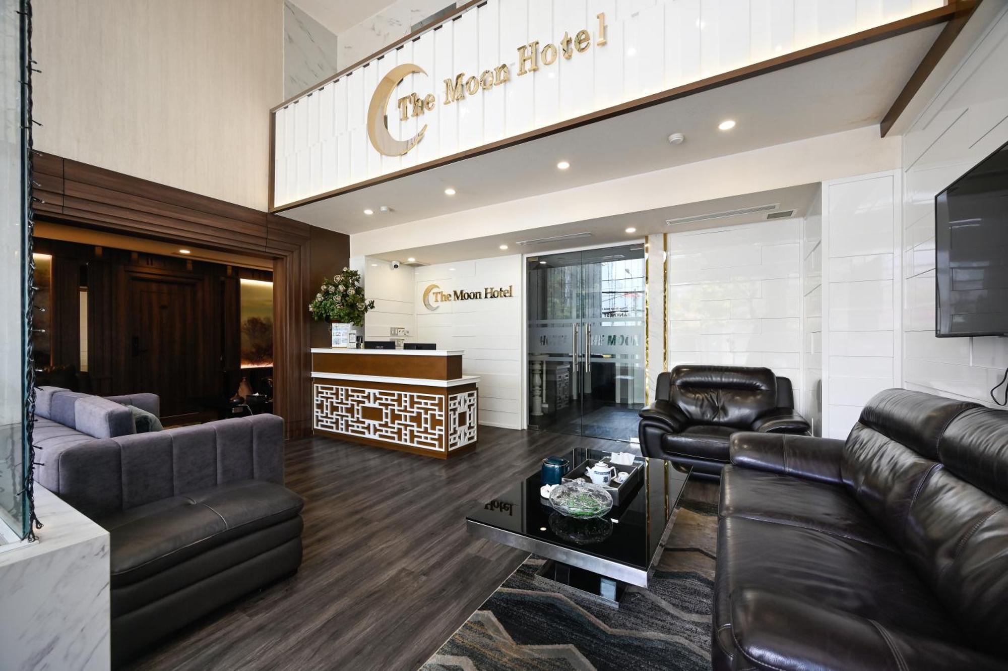 The Moon 2 Hotel