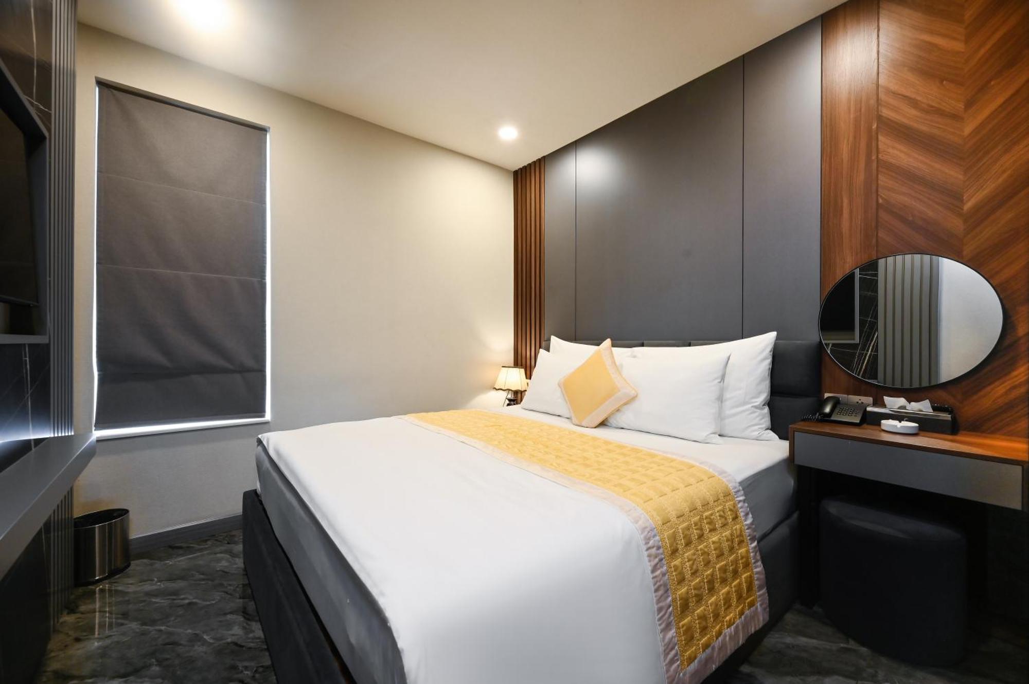 Hotel The Moon 2